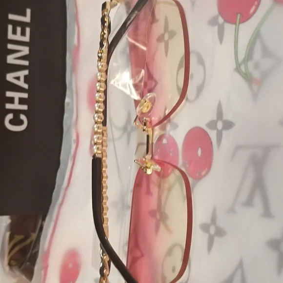 CHANEL Rose-Tinted Sunglasses with Pearl Accent All Inclusive - Picture 8 of 15